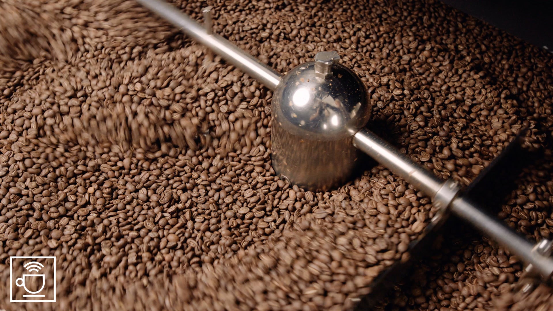 Kaffebønner nede i en kafferister