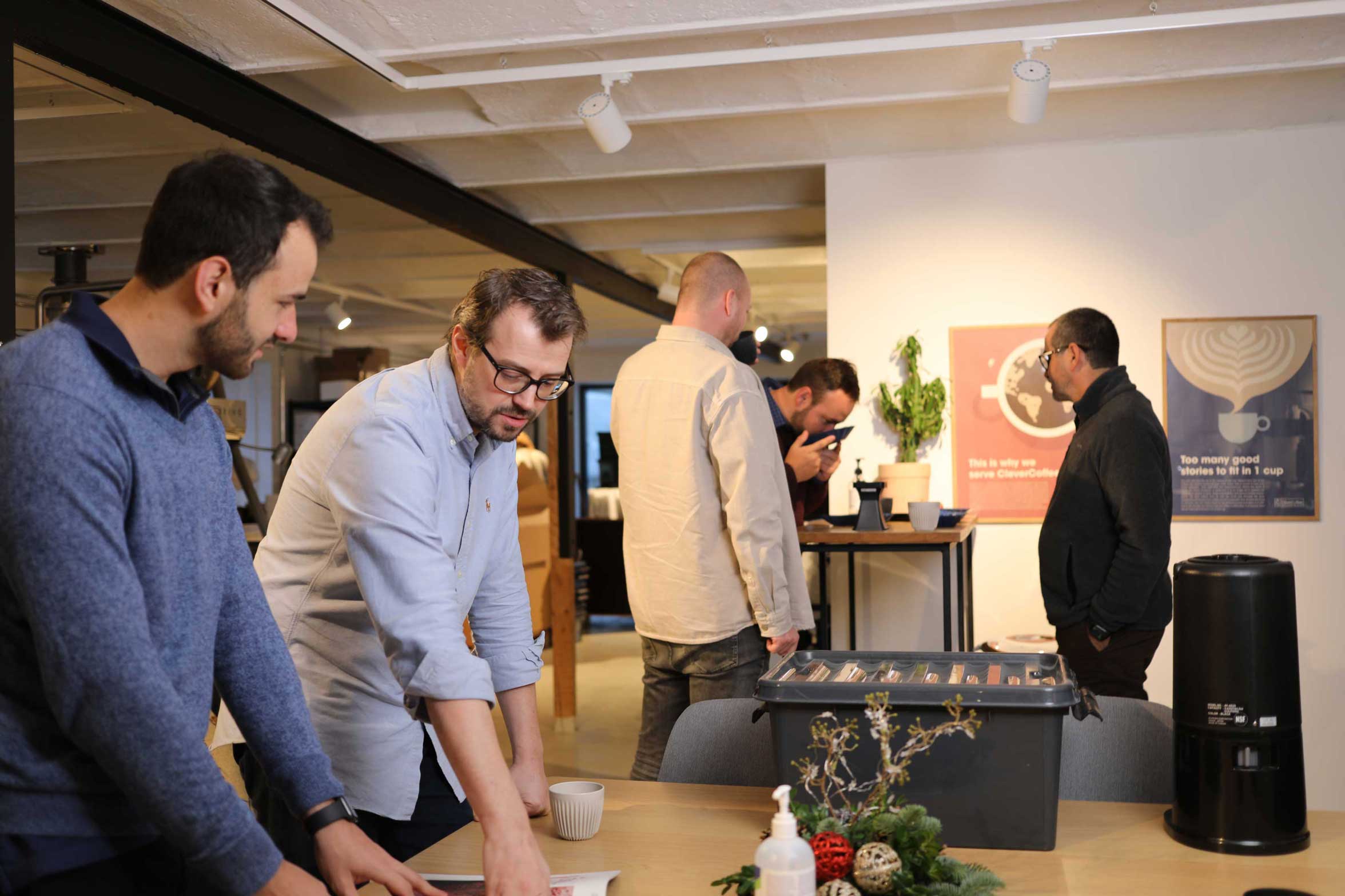 kaffefarmere besøger risteriet i Fillerup