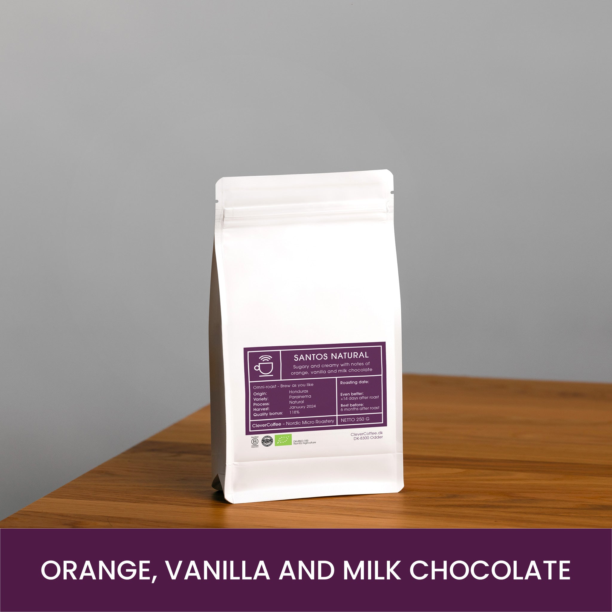 Santos Natural kaffepose, med tekst: "Orange, Vanilla and Milk Chocolate".