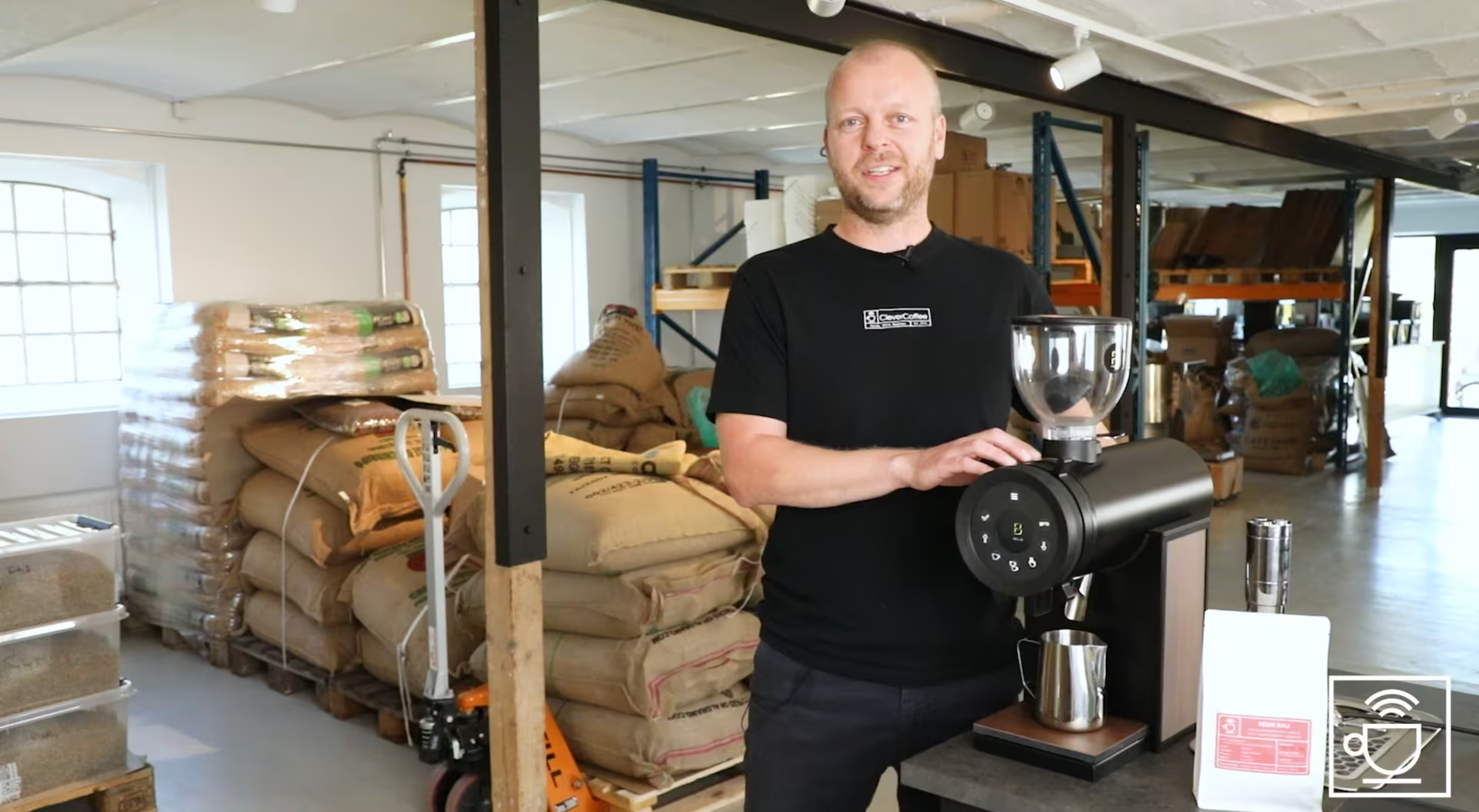 Lindy med Bentwood kaffekværn i risteriet 