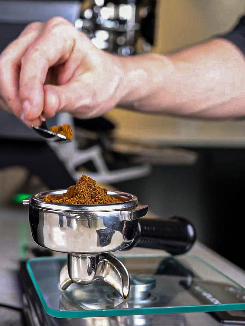 Vejning af espressoshot