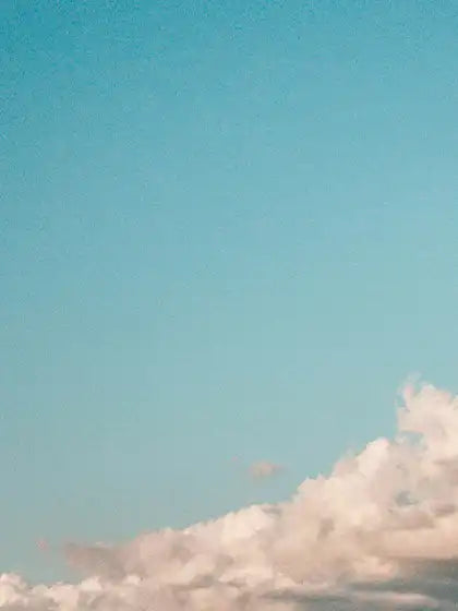 Blå himmel med skyer