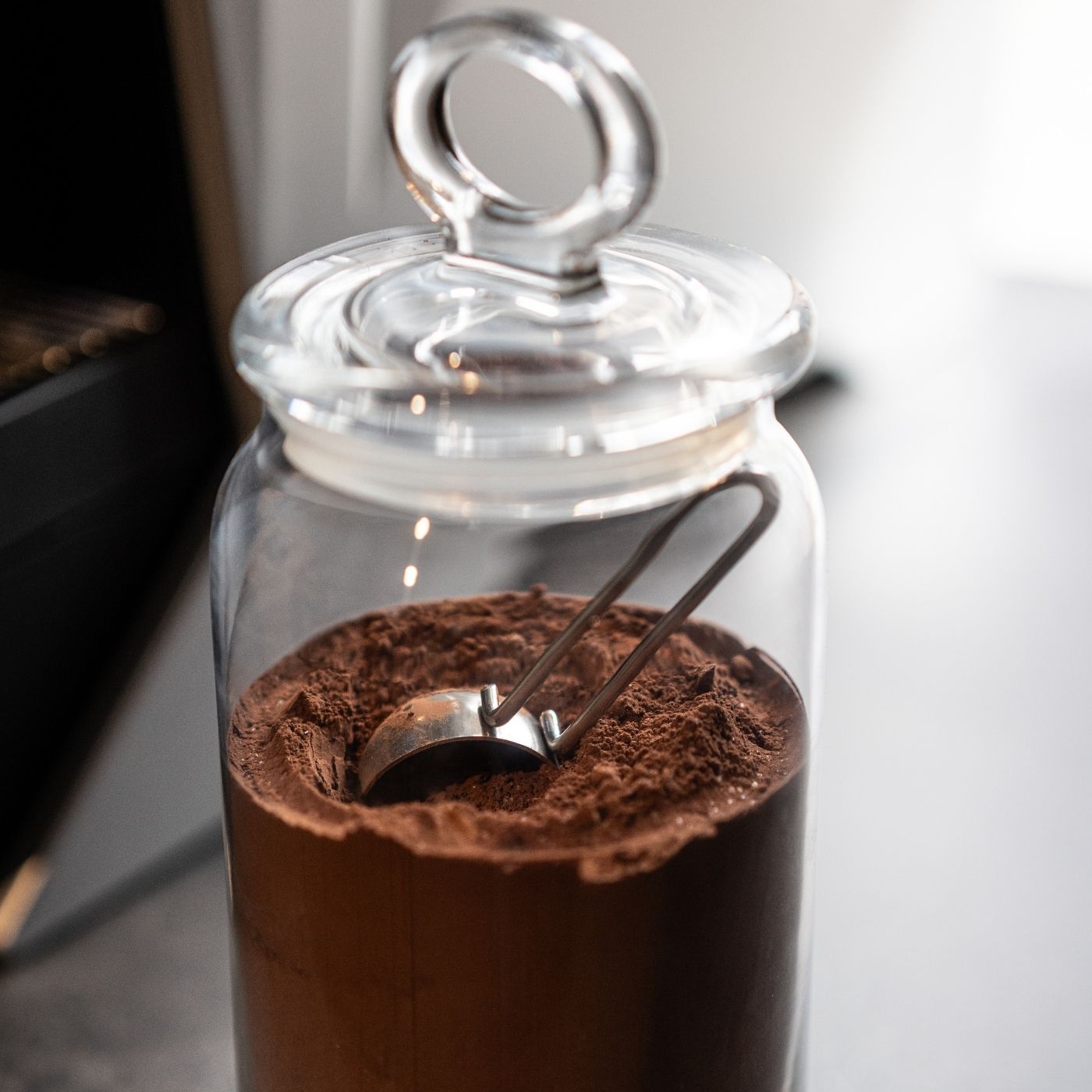 Kakao beholder med pulver